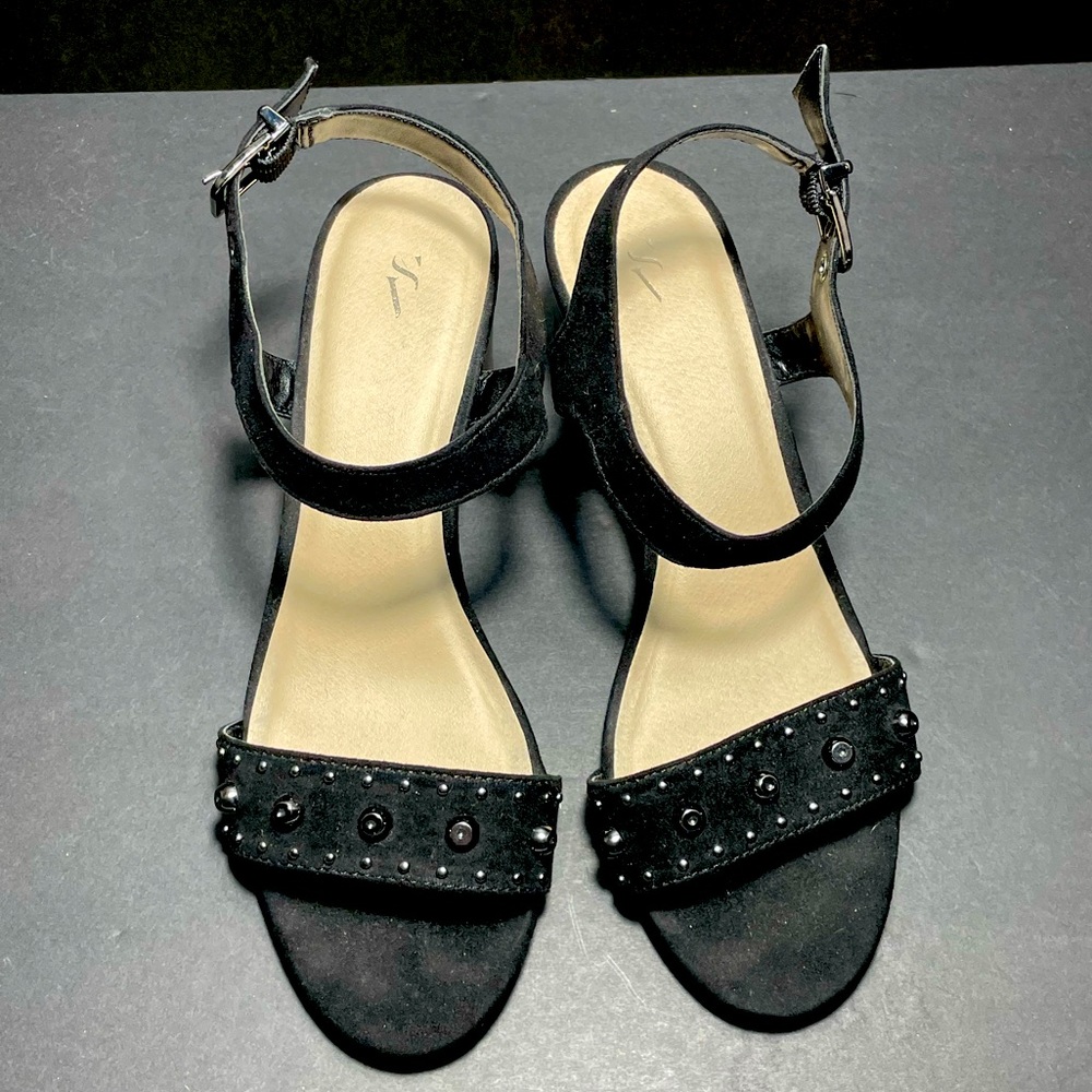 Simply Vera faux suede sandals size 7.5